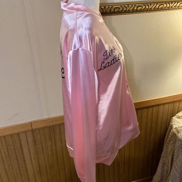 The pink ladies Barbie pink lightweight jacket. Size medium - Picture 4 of 9